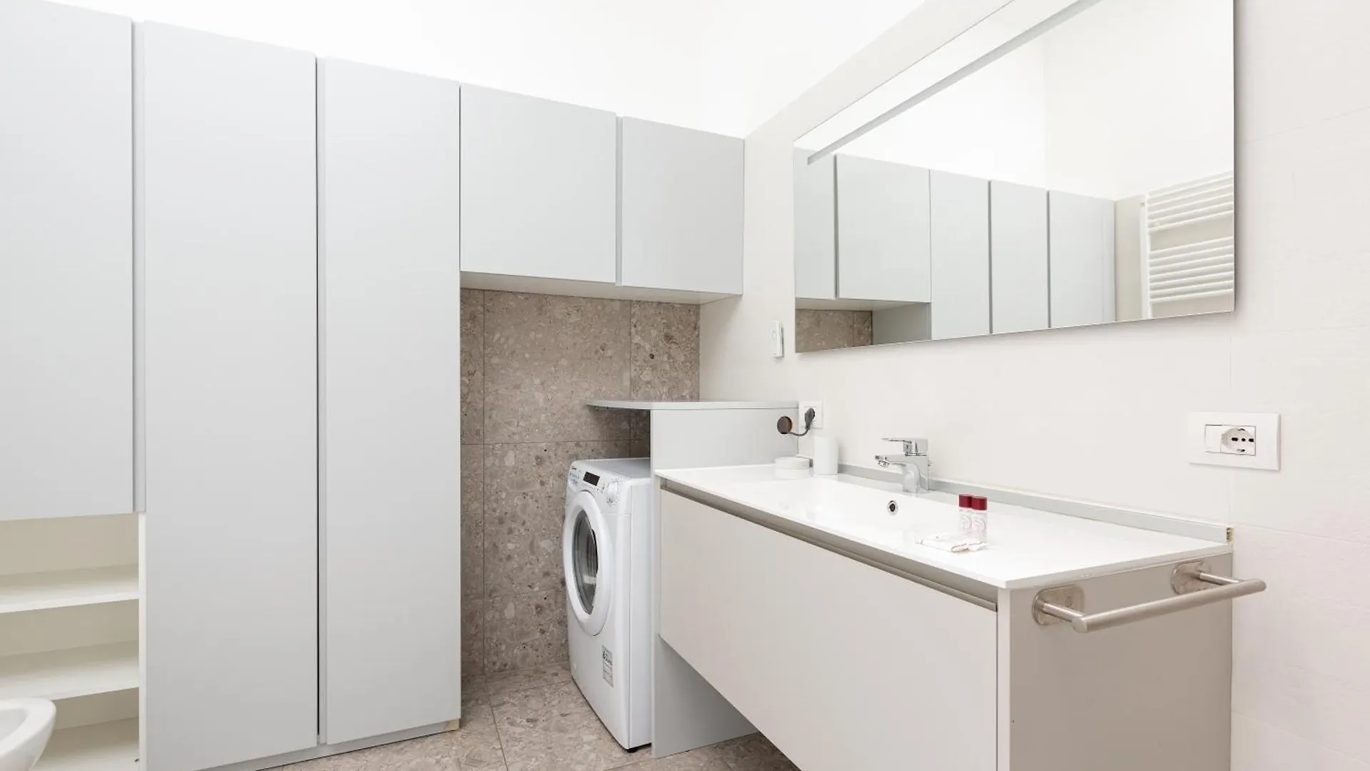 Apartment Missori & Bocconi Renovated Studio Milan