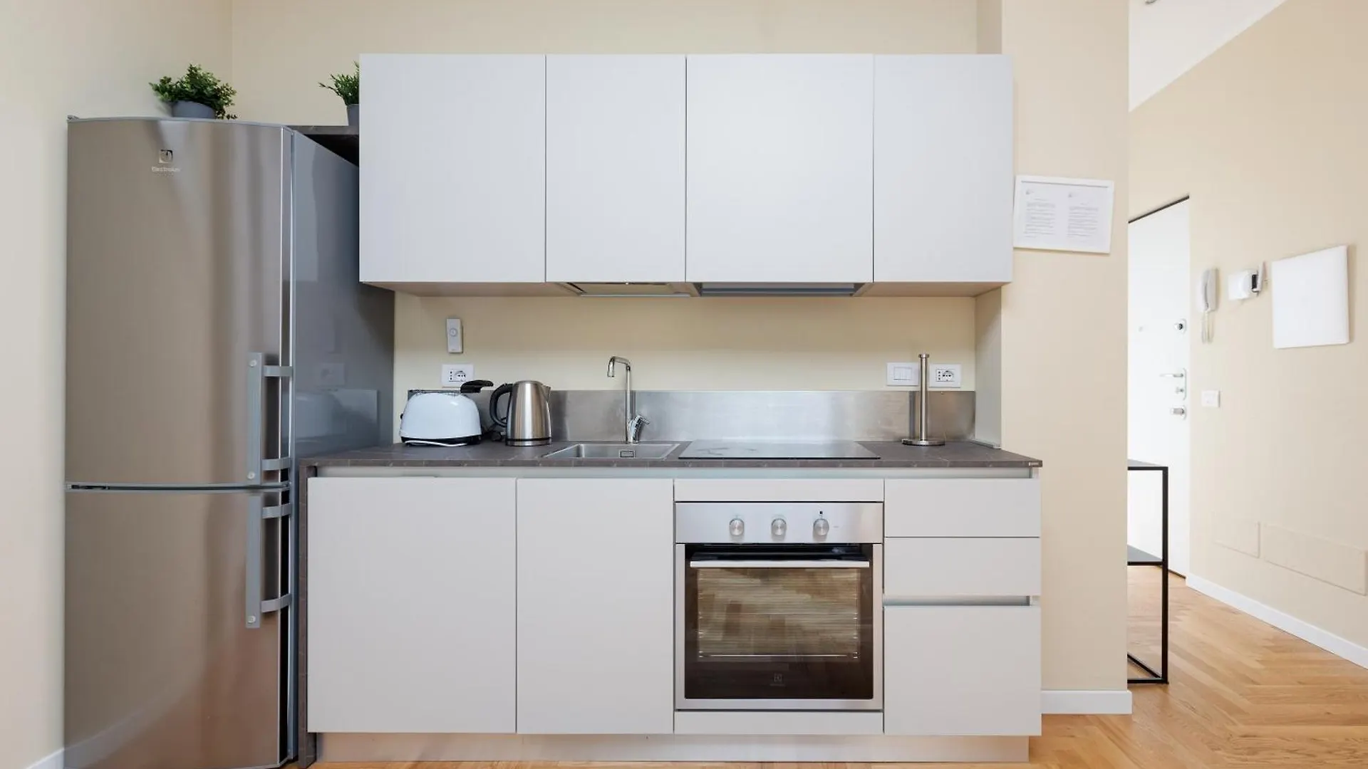 Appartement Missori & Bocconi Renovated Studio Milaan Italië
