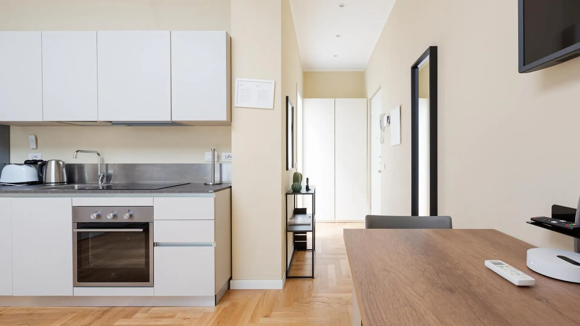 Appartement Missori & Bocconi Renovated Studio Milaan
